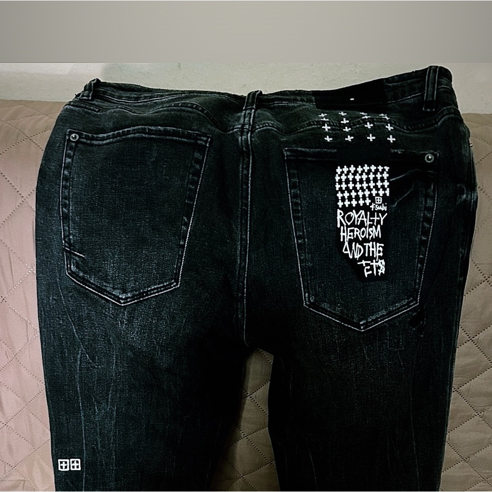 KSUBI Men’s Jeans with ripped knees